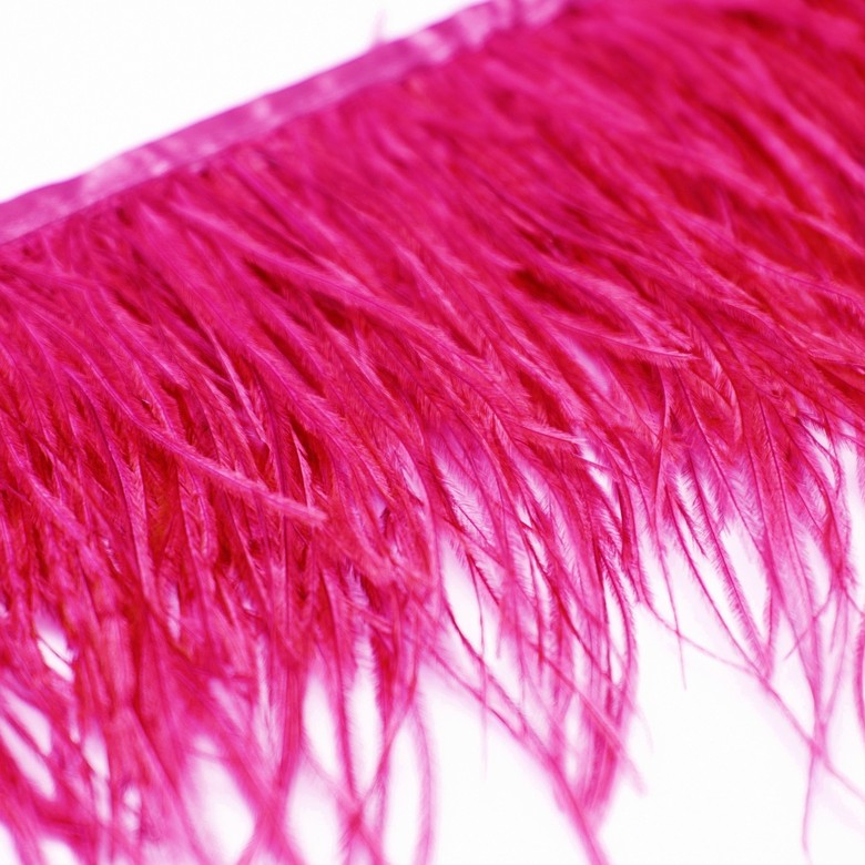 малиновые перья, купить перья страуса на ленте спб, перья для платья, перья для юбки, перья для окантовки, купить малиновые перья, страусиные перья, перья для декора, перья для костюма