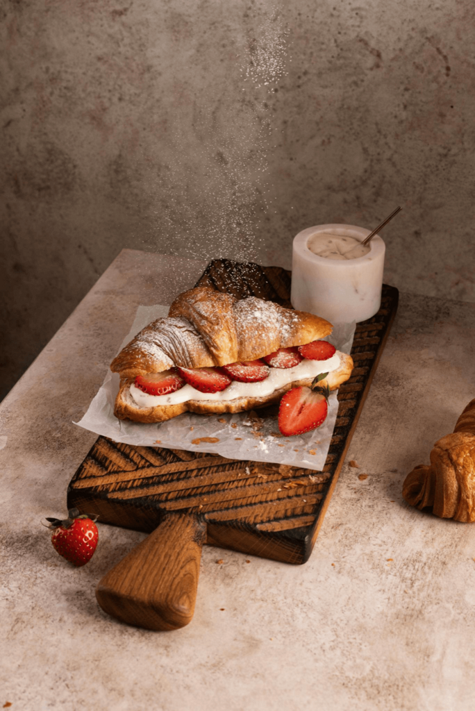 Разделочная доска с узором светлая