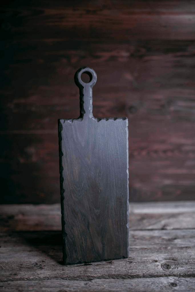 Доска темная прямоугольная