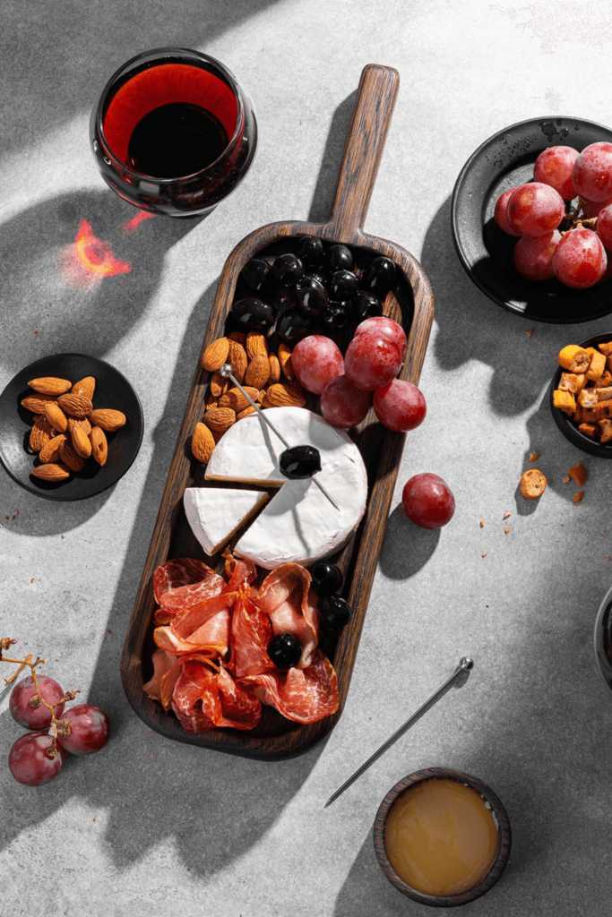 Доска для подачи вытянутая темная