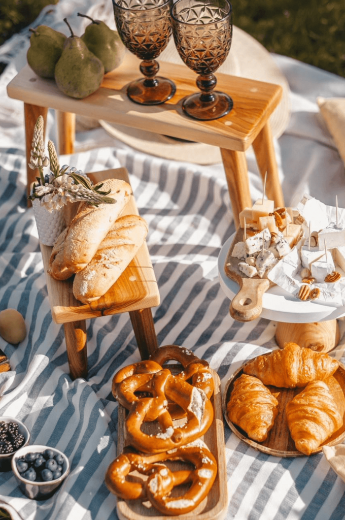 Подставка на ножках карагач