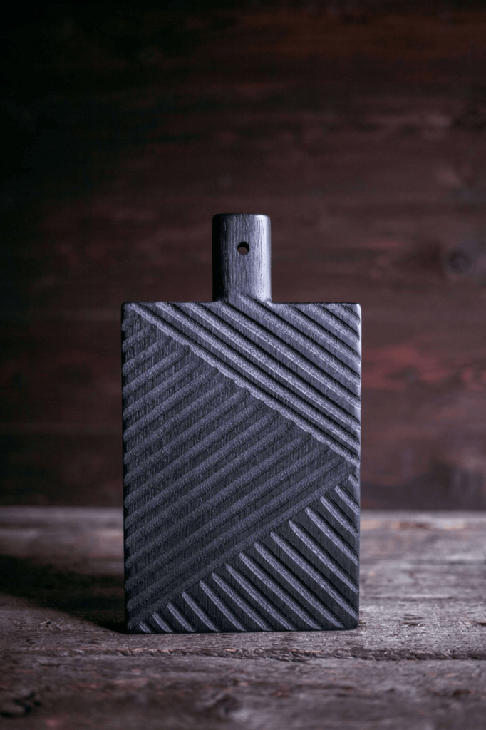 Доска с узором темная