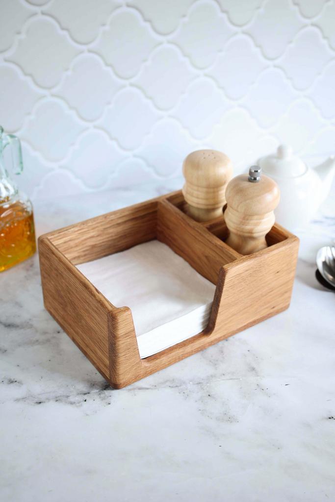 Салфетница светлая из дуба.