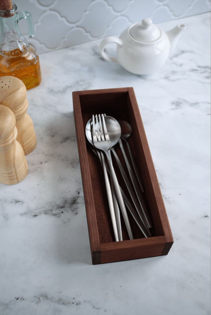 Бокс для столовых приборов из дуба, цвет венге.