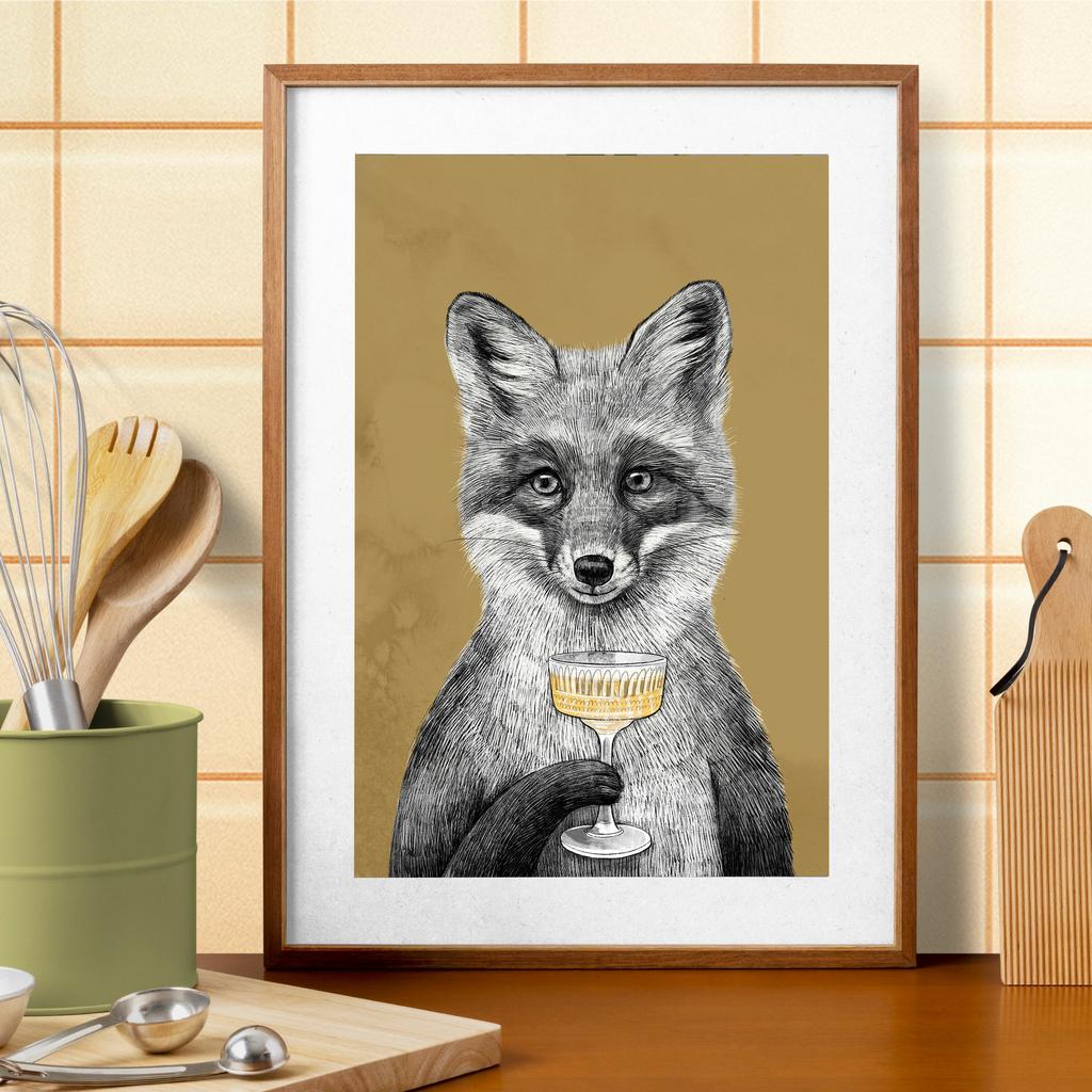 Лиса с бокалом шампанского