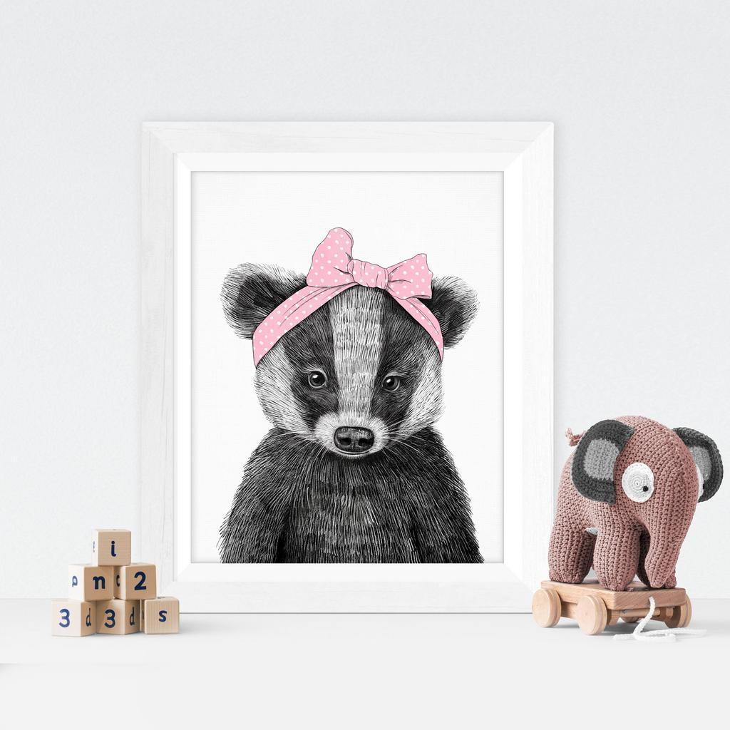 Барсучонок с бантиком - постер