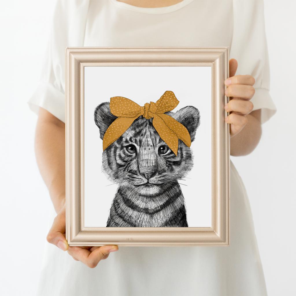 Тигрёнок с бантиком - постер