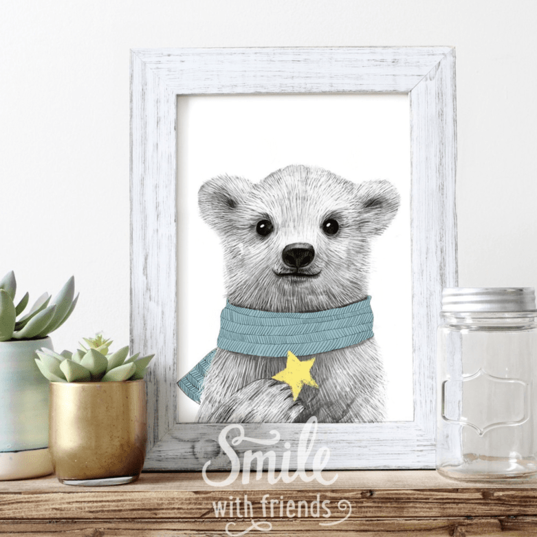 Малыш белый медвежонок