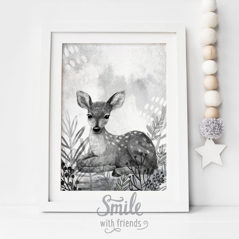 Олененок на поле в серых тонах