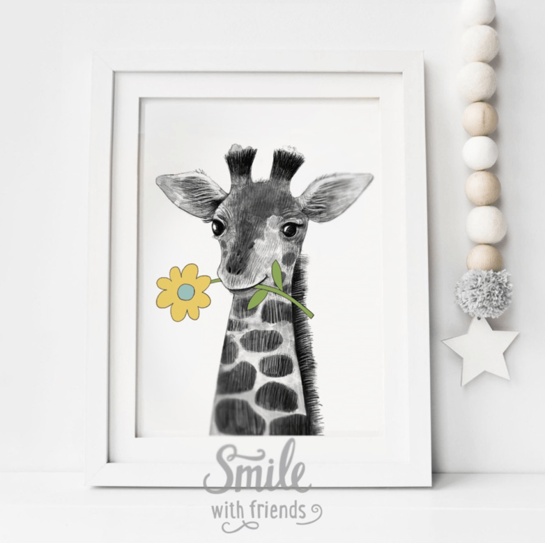 Малыш жирафик с цветочком