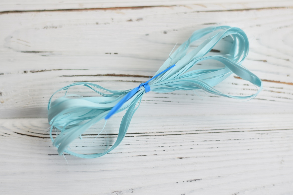 Рафия голубая