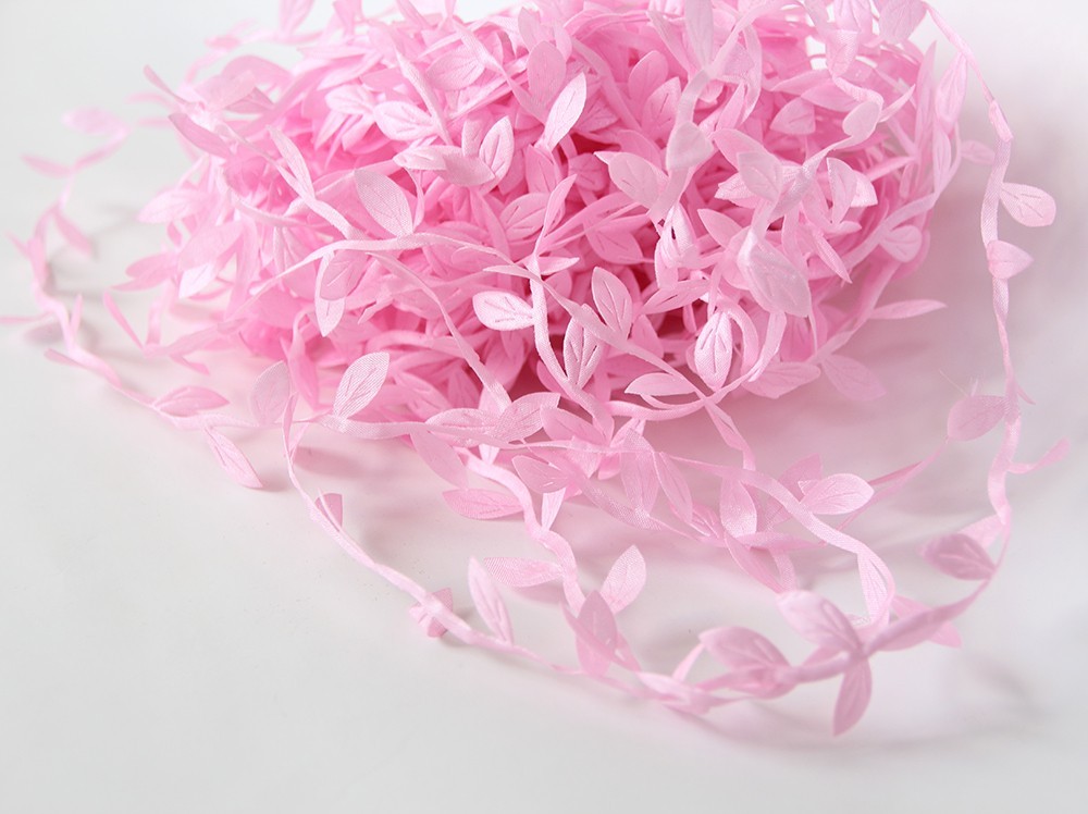 Лента с листочками розовая