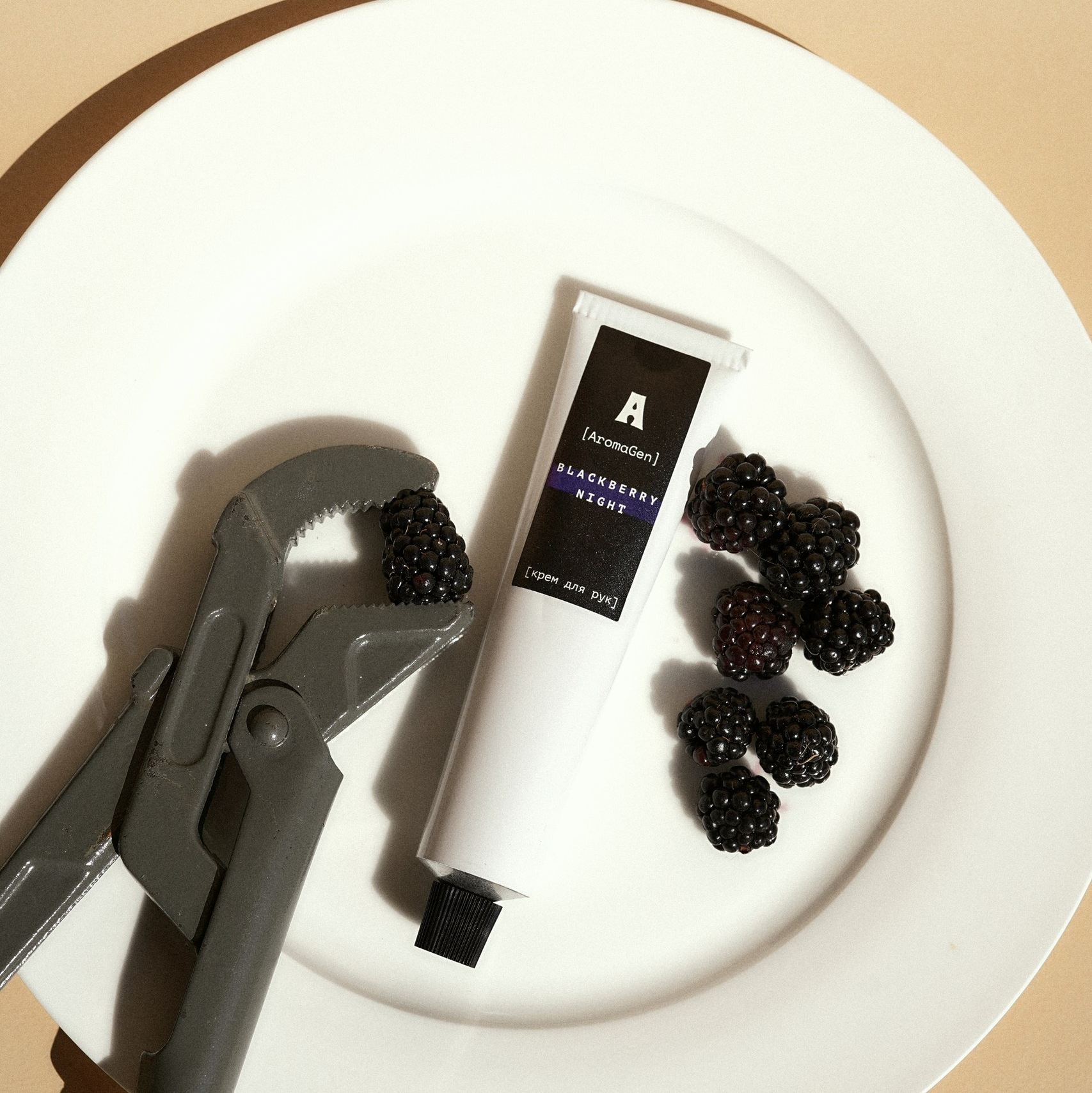 Парфюмированный крем для рук BLACKBERRY NIGHTS