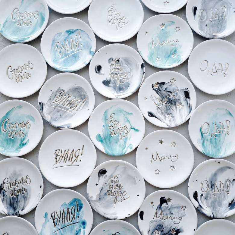 Серия блюдец с серебряной каллиграфической надписью