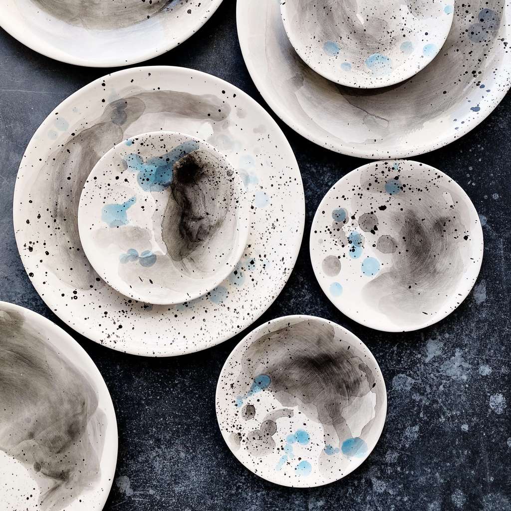 Серия тарелок и блюдец "Грозовое небо"