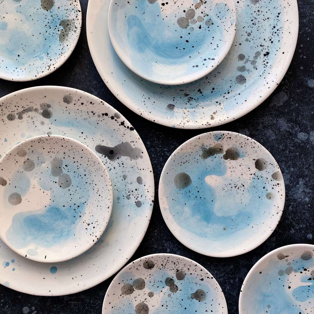 Серия тарелок и блюдец "Грозовое небо"