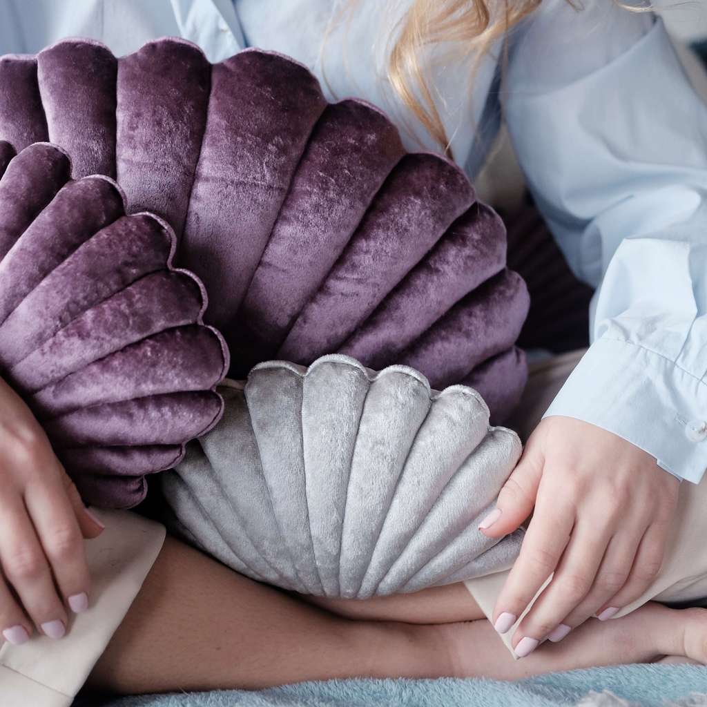 Подушка-ракушка декоративная "Awareness" фиолетовая