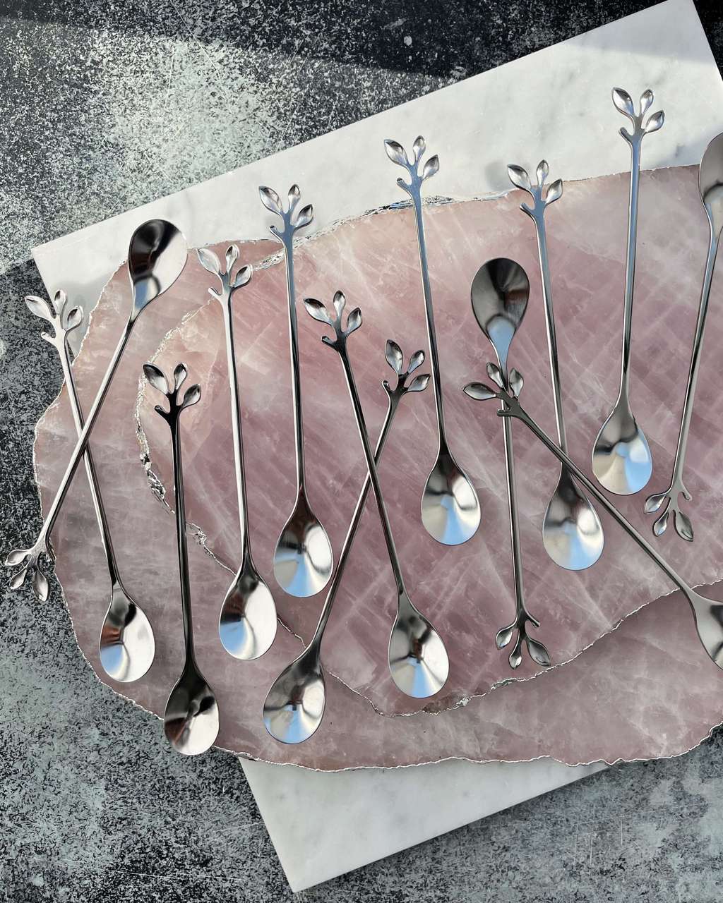 Ложка удлиненная "Веточка" серебряного цвета