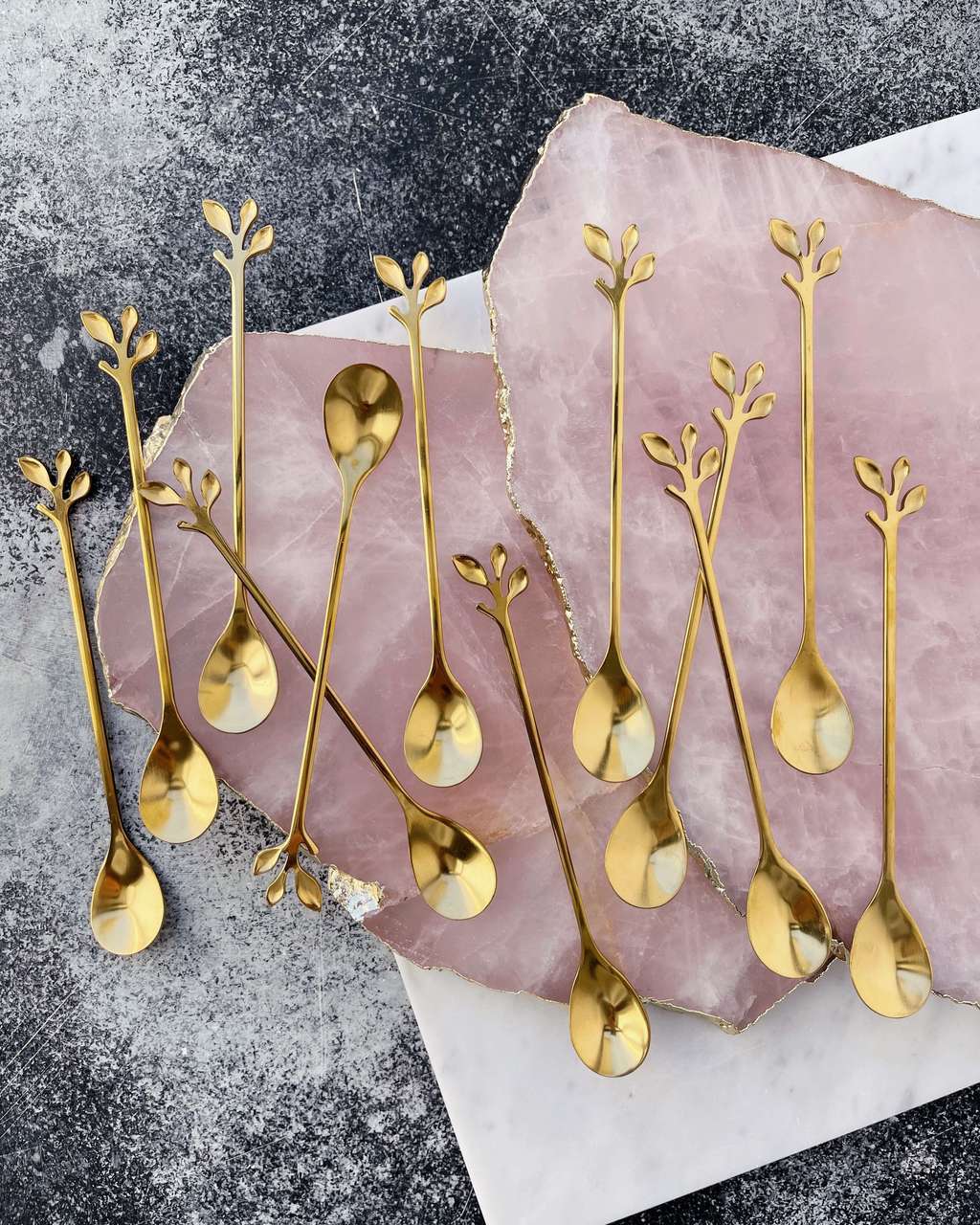 Ложка удлиненная "Веточка" золотого цвета