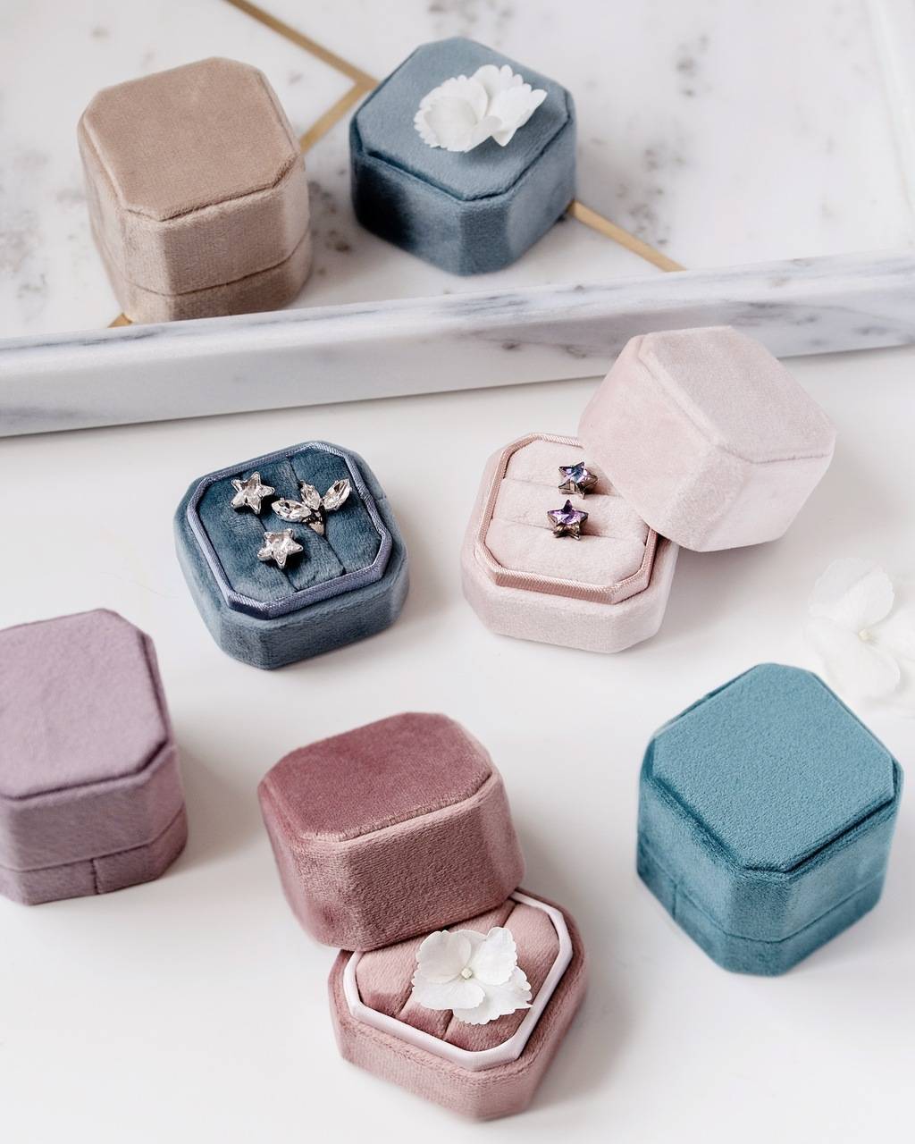 Бархатная маленькая шкатулка