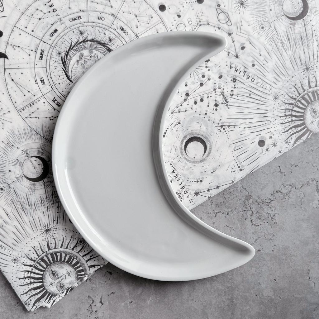 Тарелка в форме месяца розовая