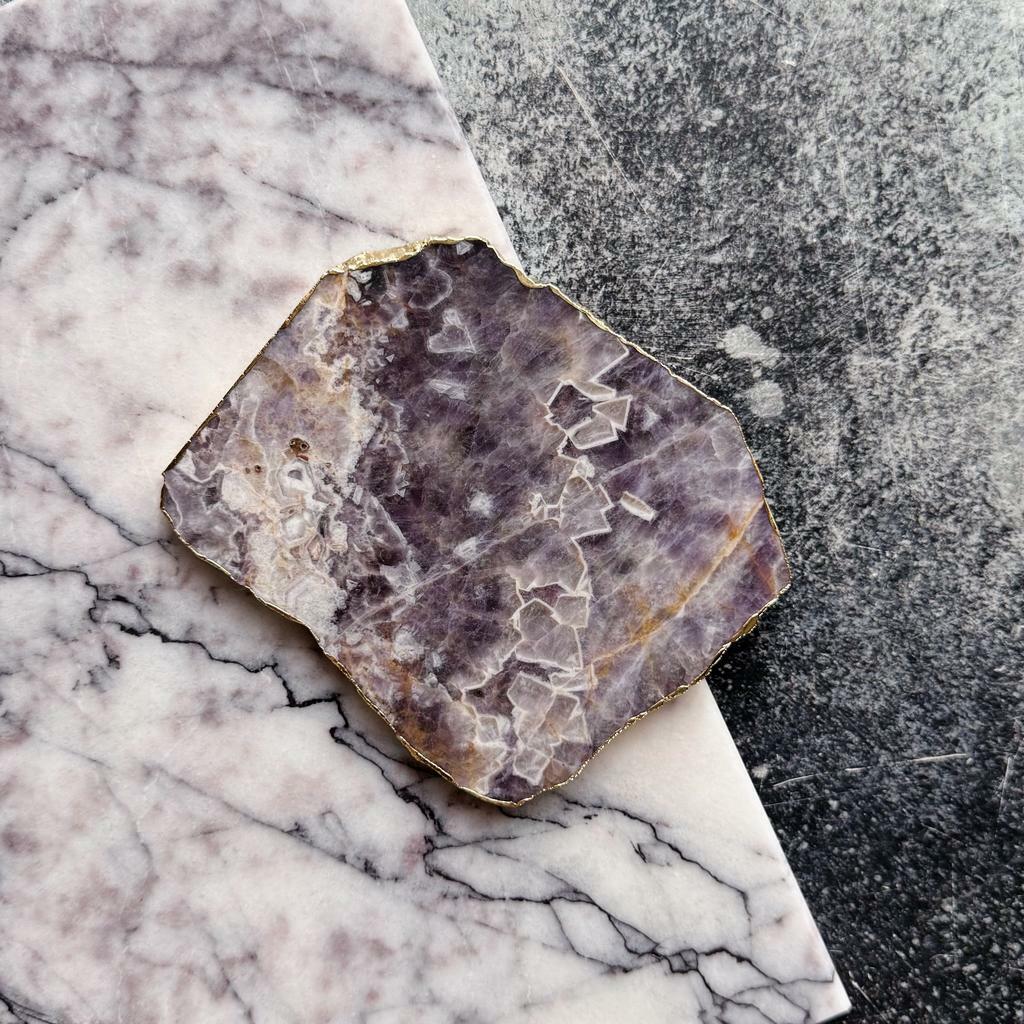 Срез аметиста в золоте