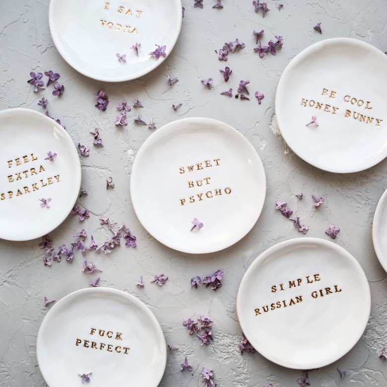 Серия блюдец с золотой надписью