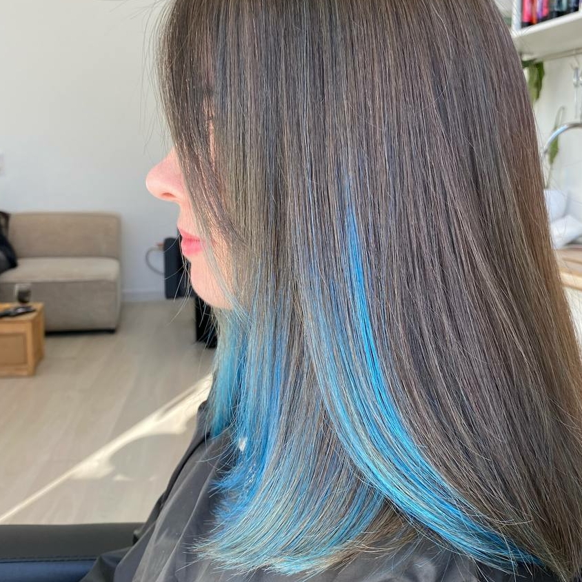 Наращивание цветных прядей