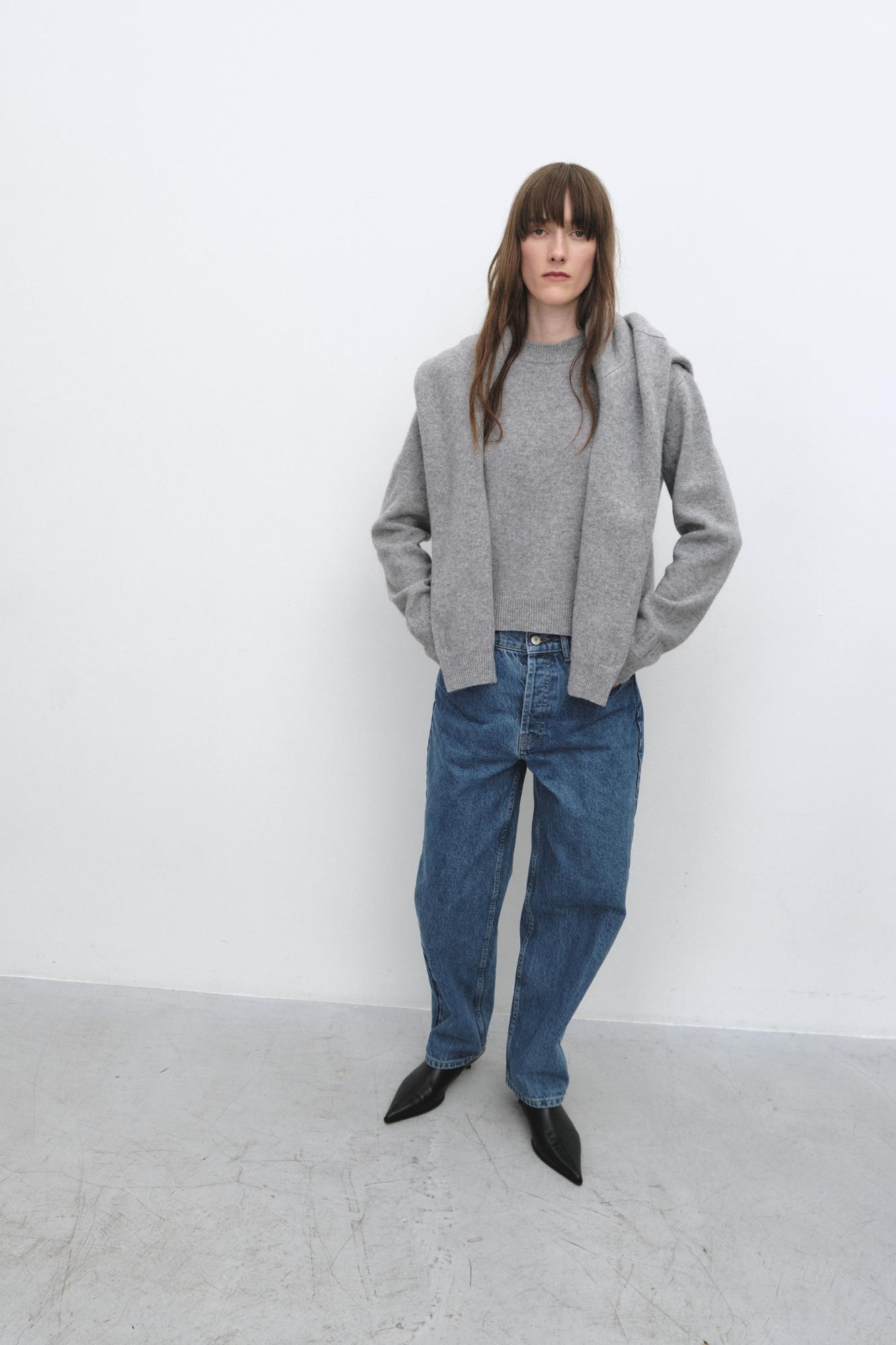 Свитер "Любовь и голуби" серый