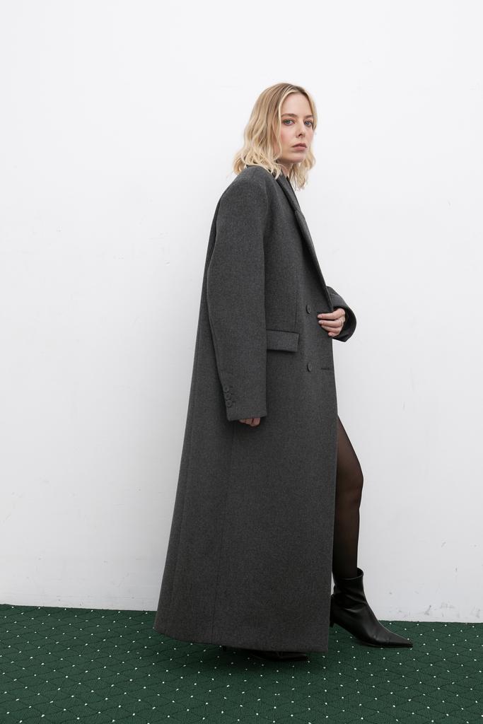 Пальто прямое двубортное серое