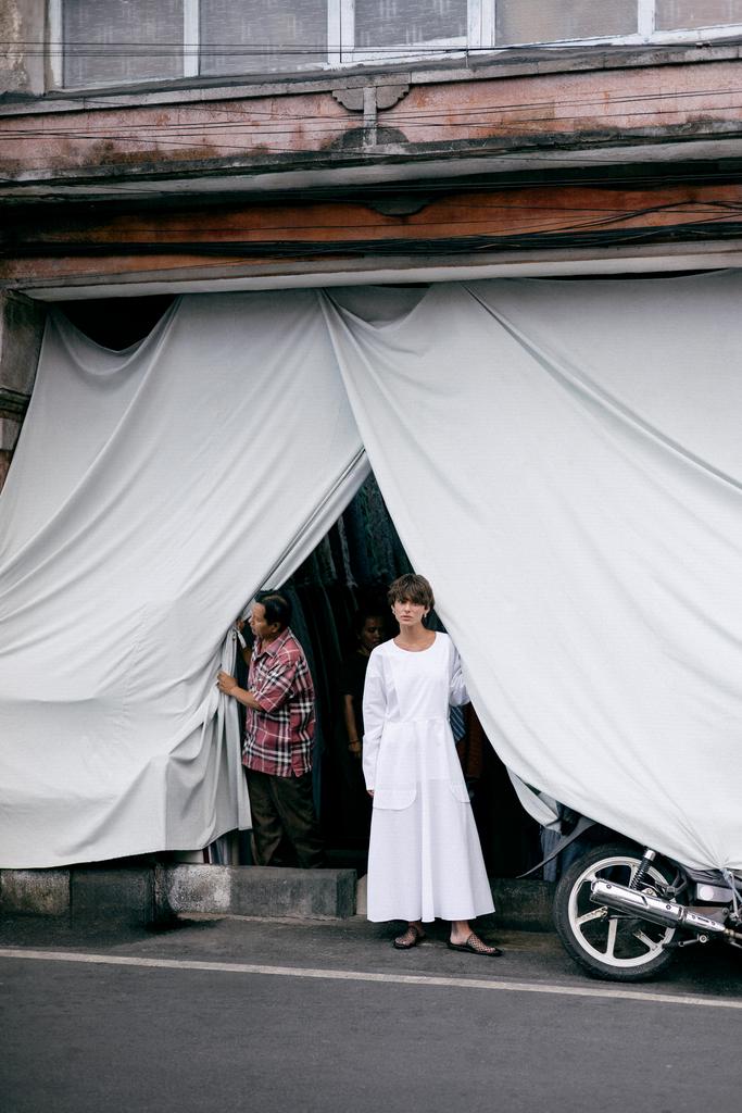 Платье воздушное с рукавами