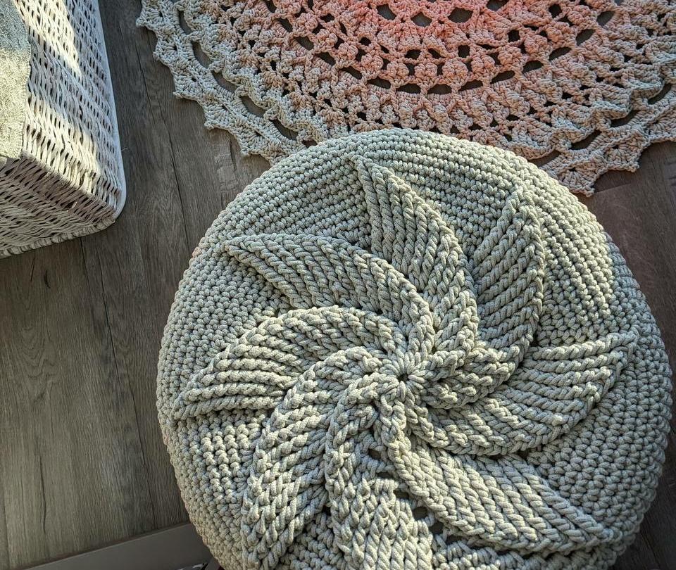 Видео-МК вязаного пуфа "Вихрь" (видео + тектовое описание + схемы)