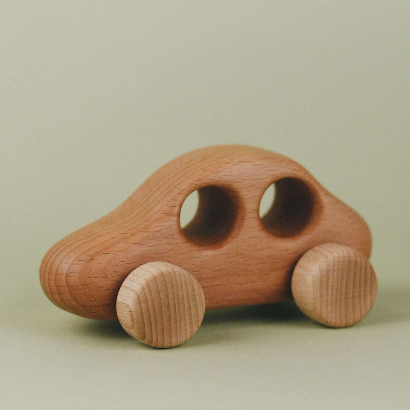 Машинка легковая