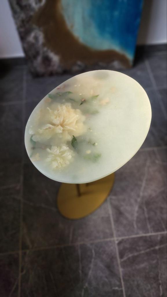 Столик приставной