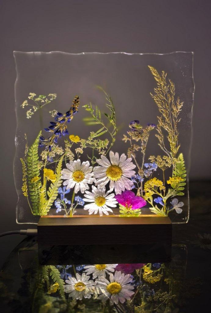Светильник с плоскими сухоцветами