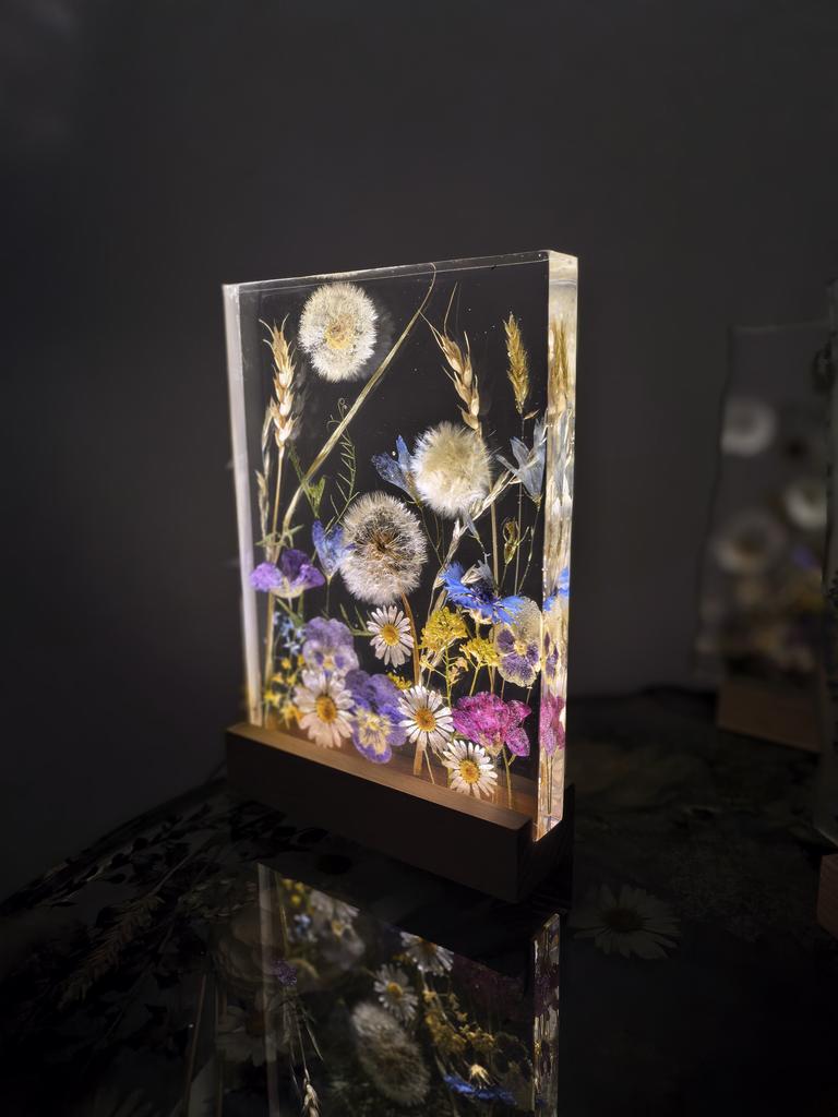 Светильник с объемными сухоцветами