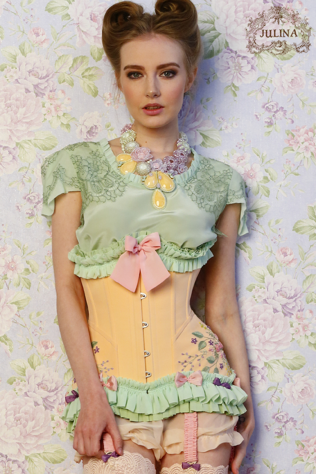 Корсет шелковый барокко "Цветущий персик" / Baroque silk corset "Blooming Peach"