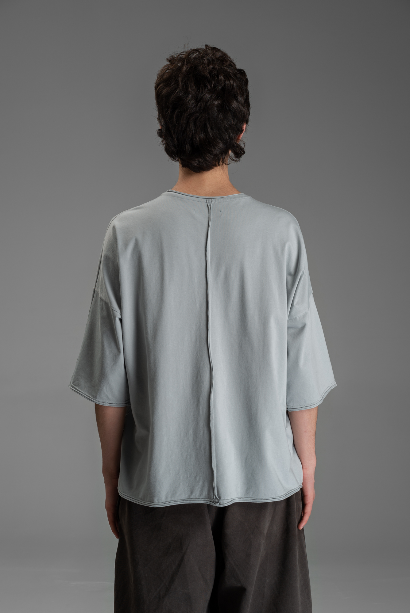 Футболка со швом на спине