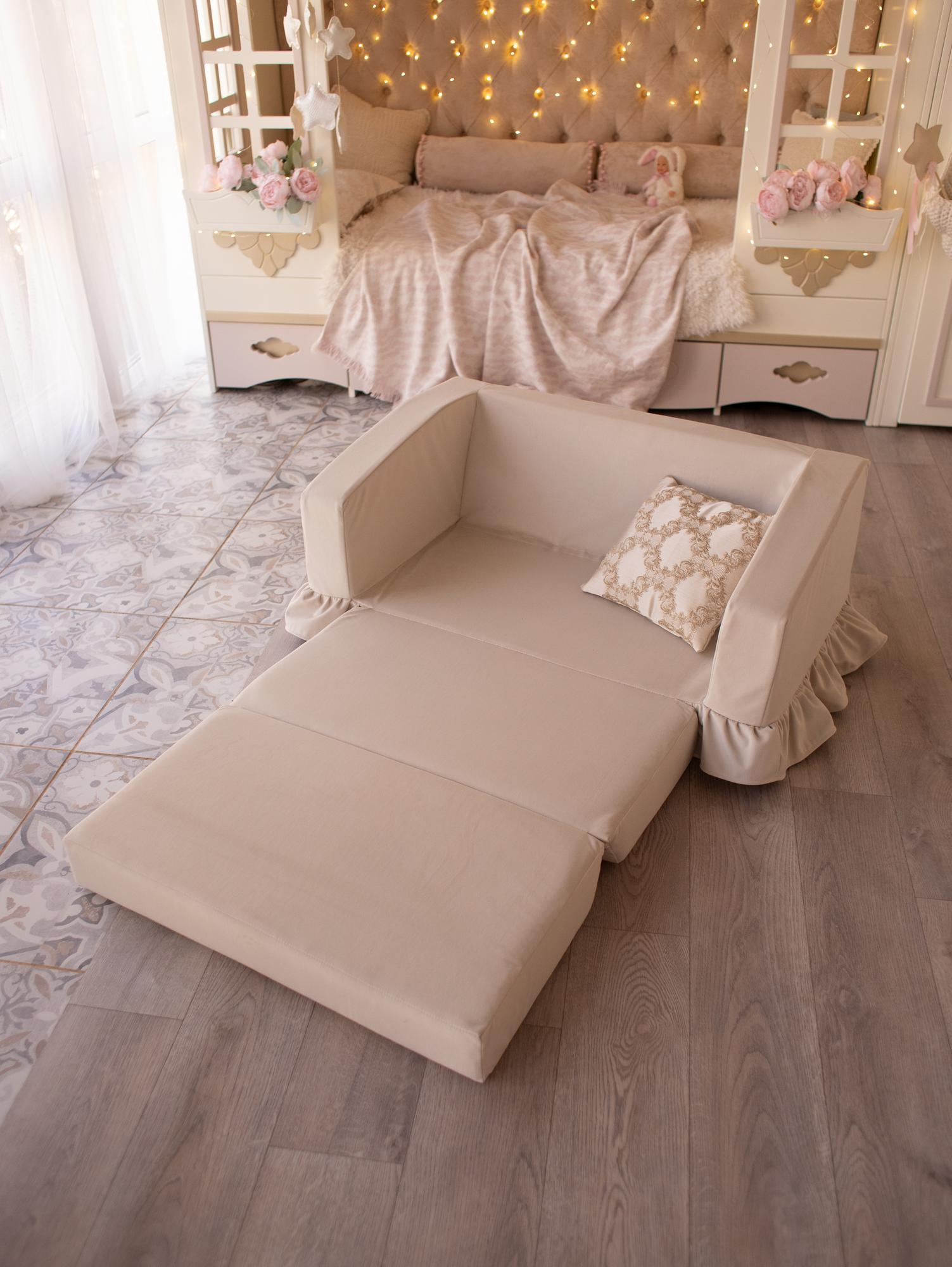 Диванчик раскладной  с рюшей