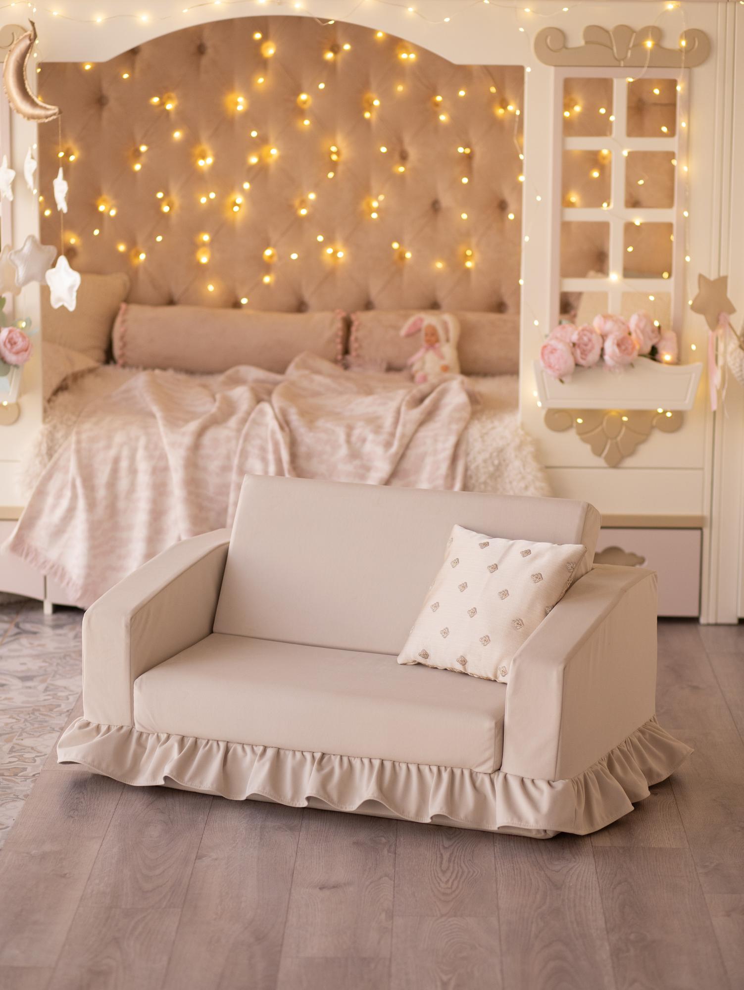 Диванчик раскладной  с рюшей