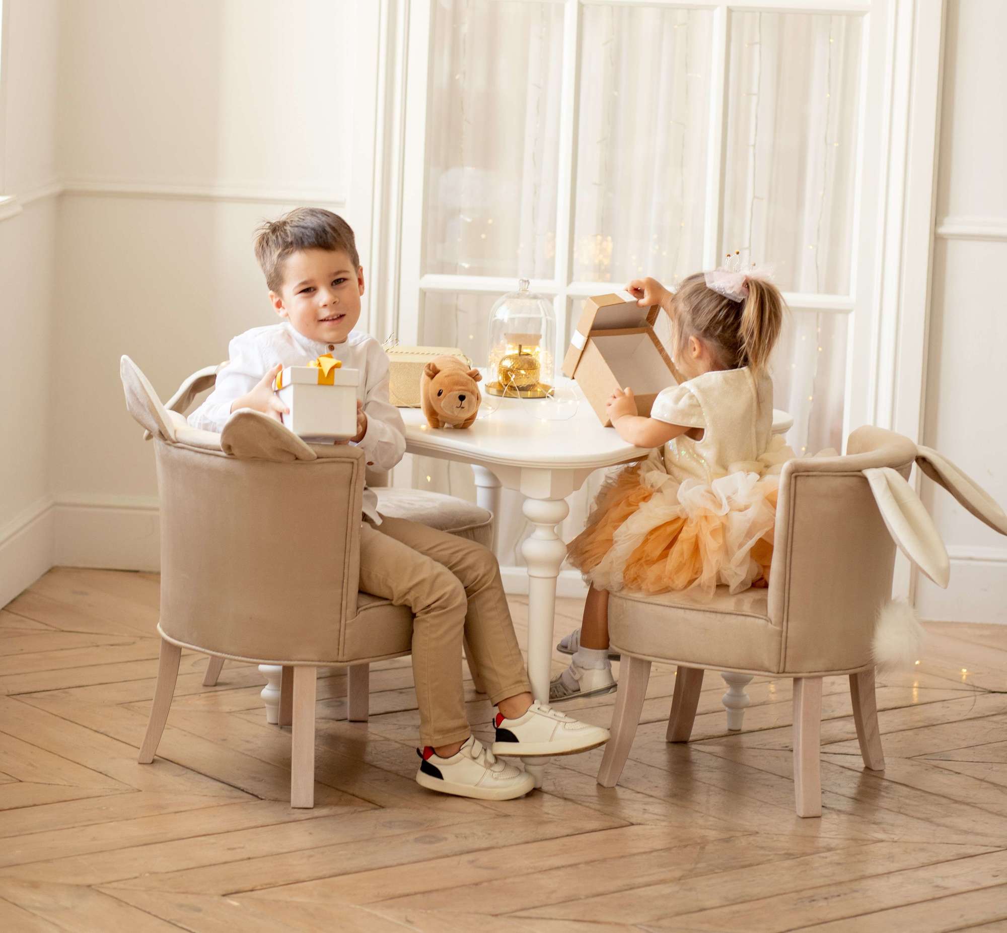 Стол журнальный Amari Фигурный точенный