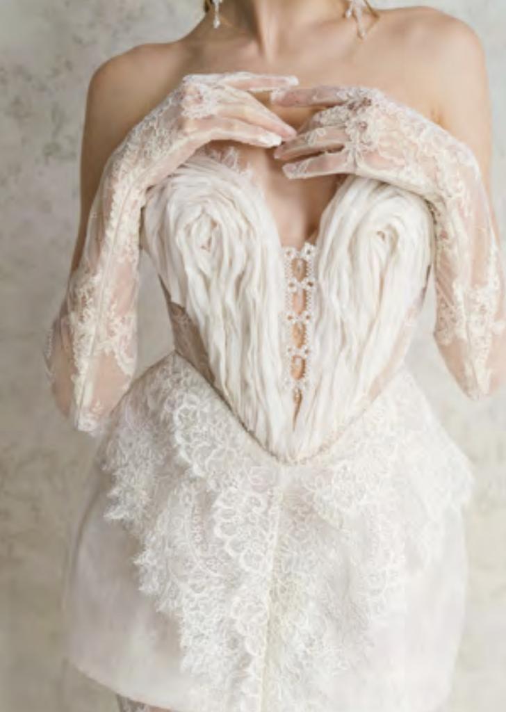 Gloves lace