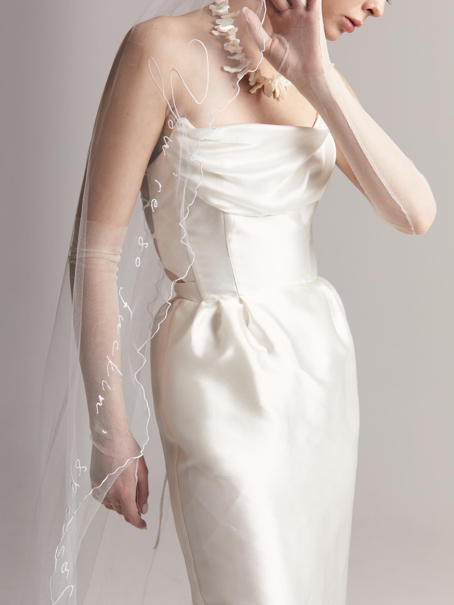 Фата с вышивкой "You're so fucking special"