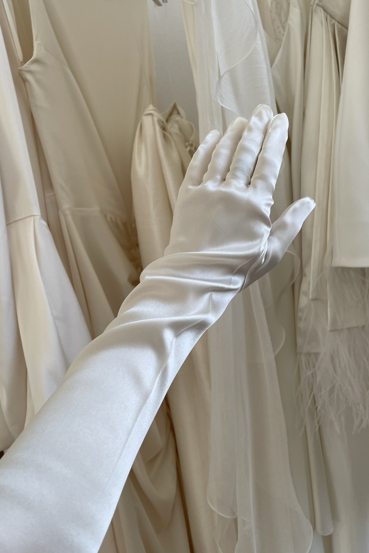 Длинные перчатки из шёлка