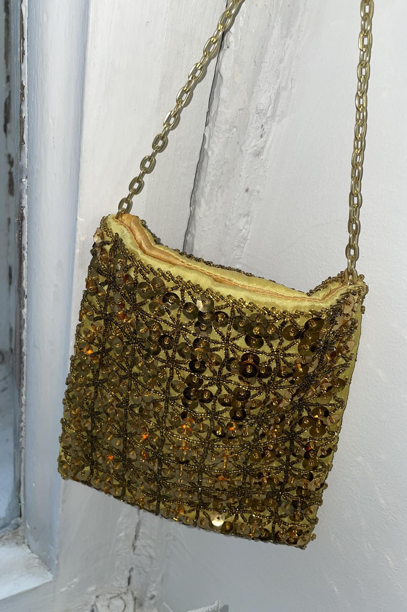 Винтажная сумочка из бисера и пайеток в золотом цвете