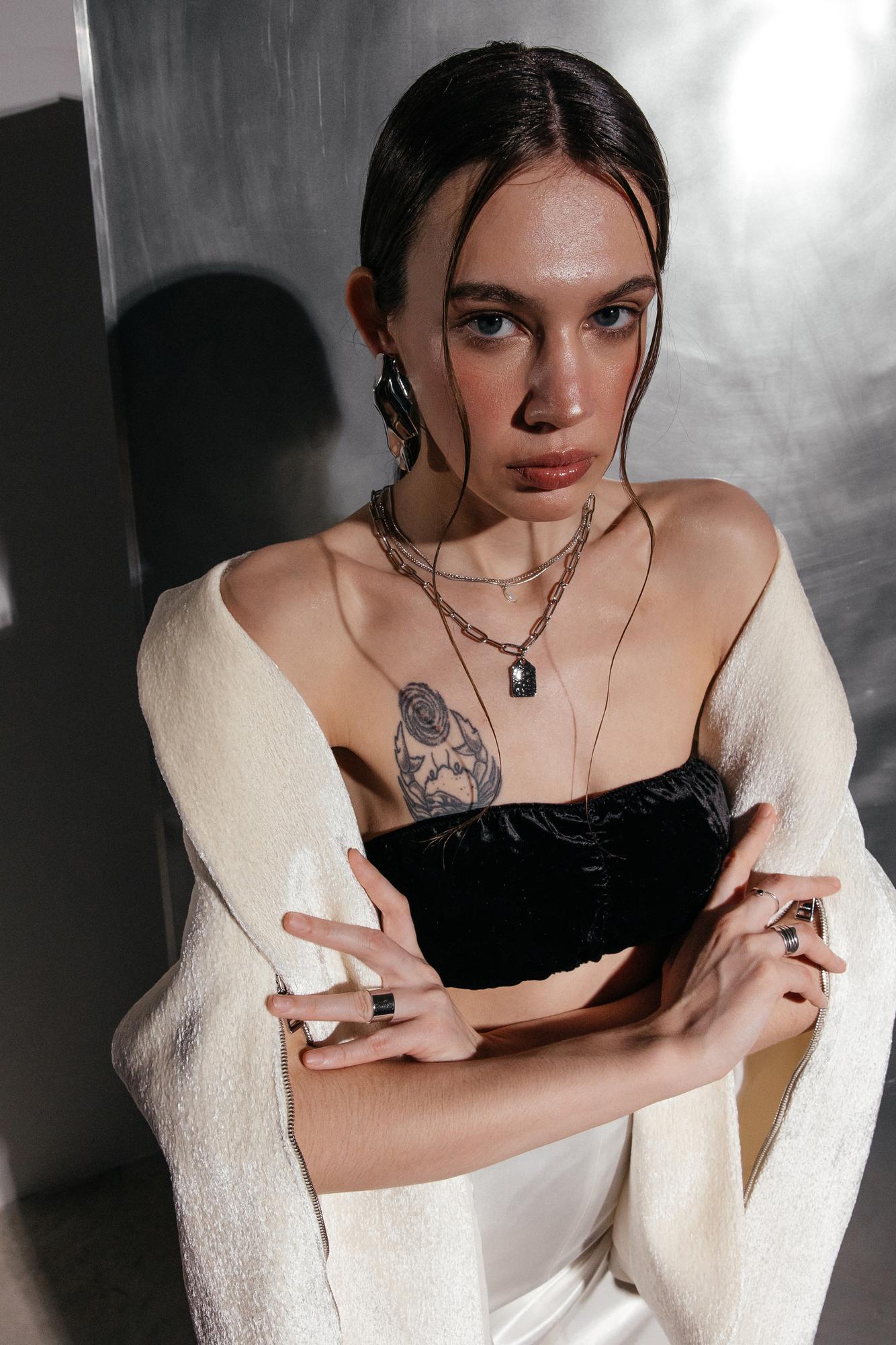 Топ Sara из бархата и кружева