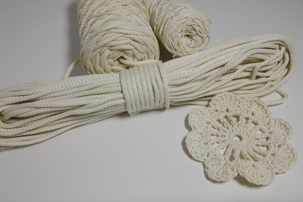 Полиэфирный шнур 2 мм Жемчуг-молочный