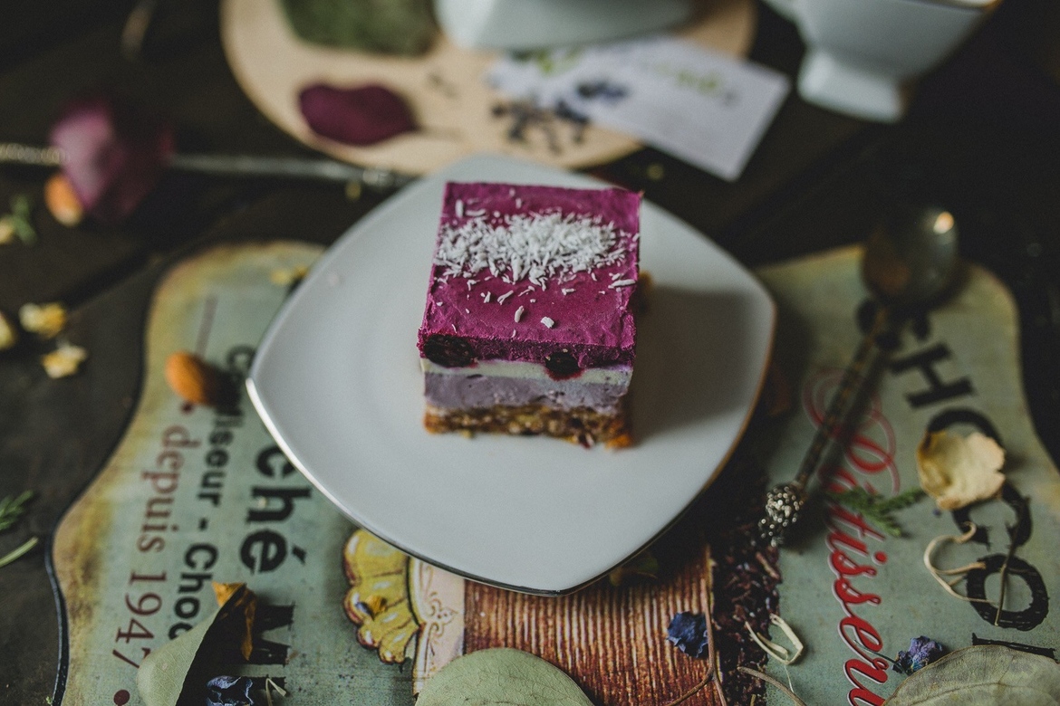 raw пирожное «Смородина-малина»