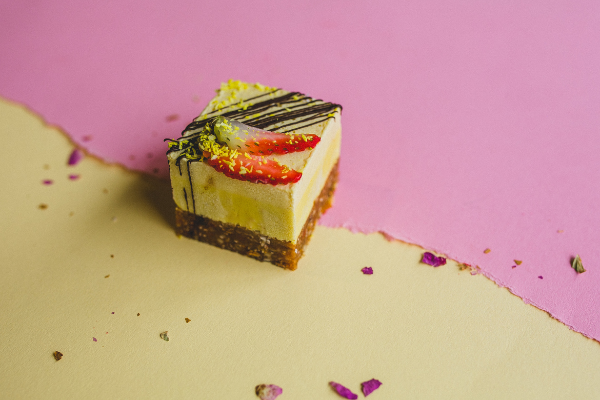 raw пирожное «Апельсин-маракуйя»