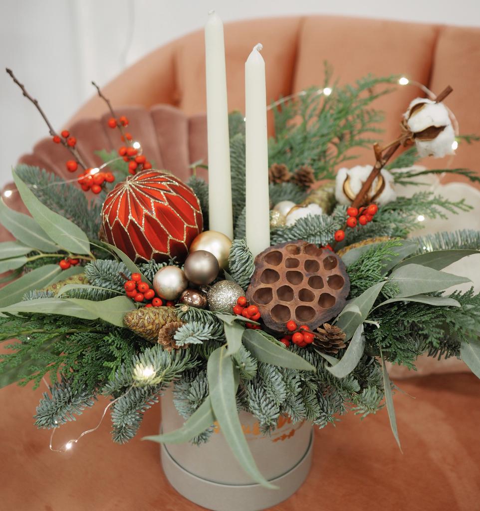 МК композиция из нобилиса в шляпной коробке